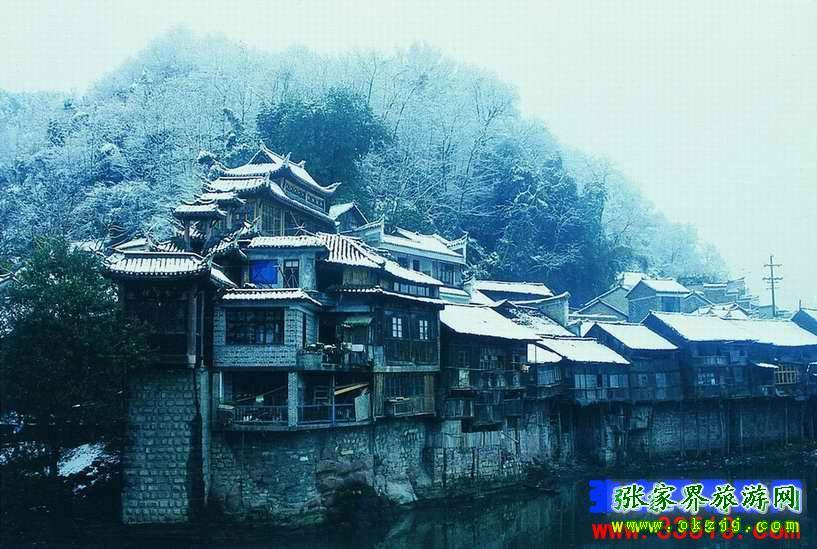 長沙往返A(chǔ)8線：鳳凰古城、梵凈山、德夯苗寨汽車三日游