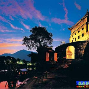 喜樂L線：天門山、張家界、袁家界、猛洞河、鳳凰古城超經(jīng)典五日游